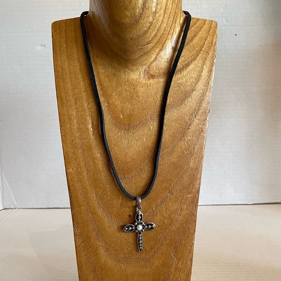 Silpada 925 Sterling Silver Cross Pearl Credence Pendant Leather Necklace - Picture 5 of 12